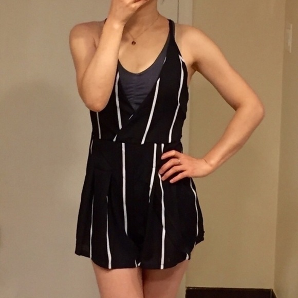 🆕 Deep V Neck Cross Strap Jumpsuit (S/M) - Picture 5 of 5