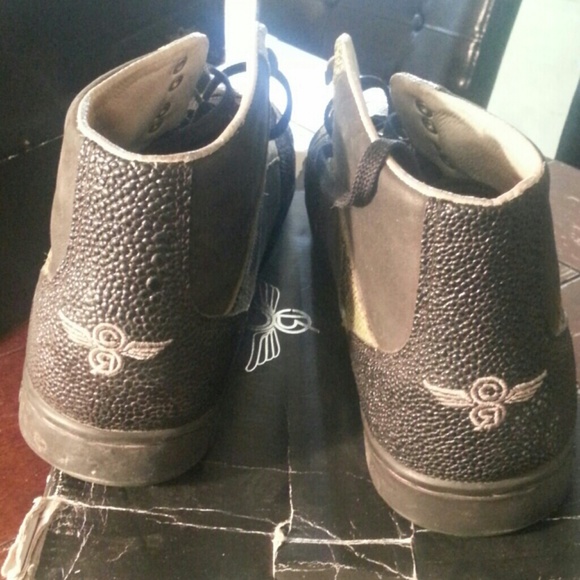 Shoes - Picture 3 of 4