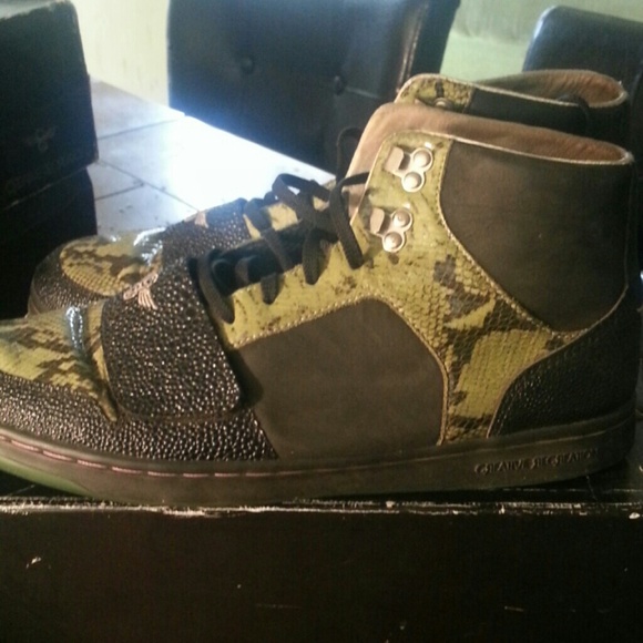 Shoes - Picture 4 of 4