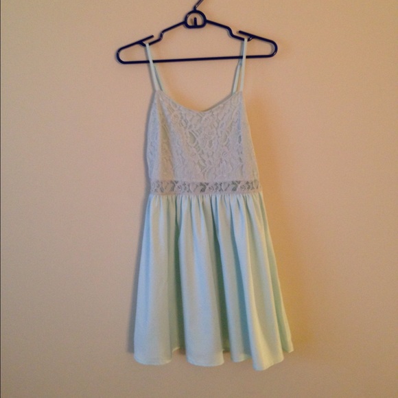 Mint lace dress (size 6, fits 2/4) - Picture 2 of 2