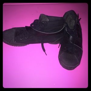 Black Y's shoes