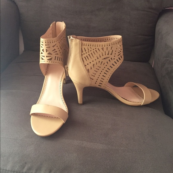 🆕Beige heels