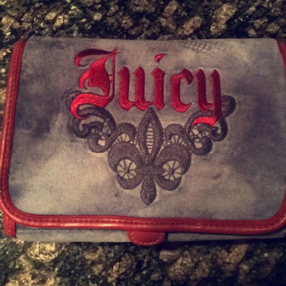 Juicy Couture makeup bag💄