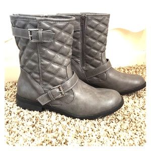 Never worn gray boots