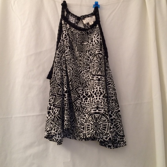 Pacsun Black and White top