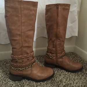 Never worn Blaized color boots!