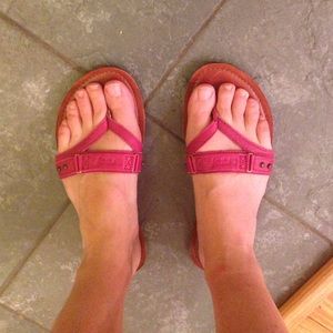 Reserved bundle! Pink Converse and Reefs