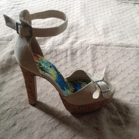 Off white cork heels. - Picture 2 of 3