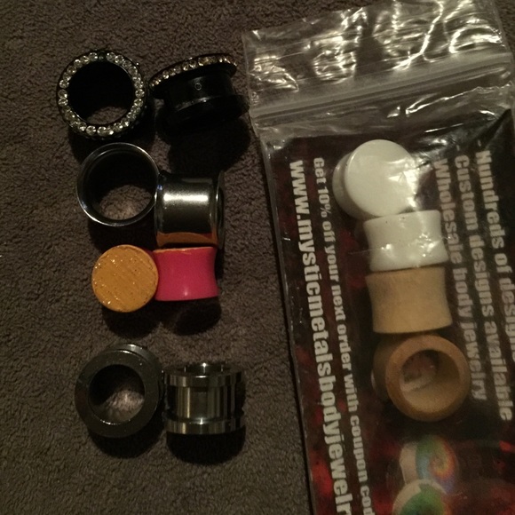 Plugs and tunnels