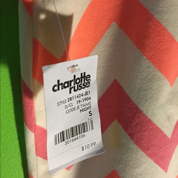 Never worn with tag attached - Picture 2 of 3