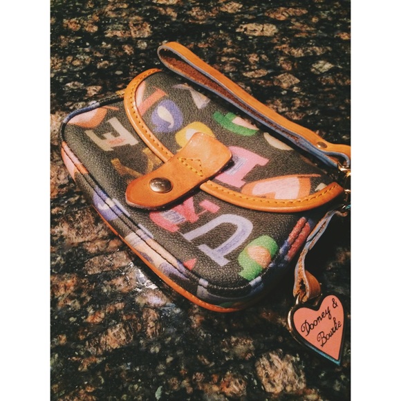 Dooney & Bourke wristlet💖
