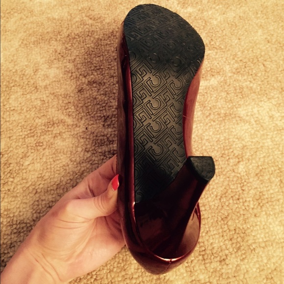 Burgundy Liz Claiborne heels! Never worn! - Picture 4 of 4