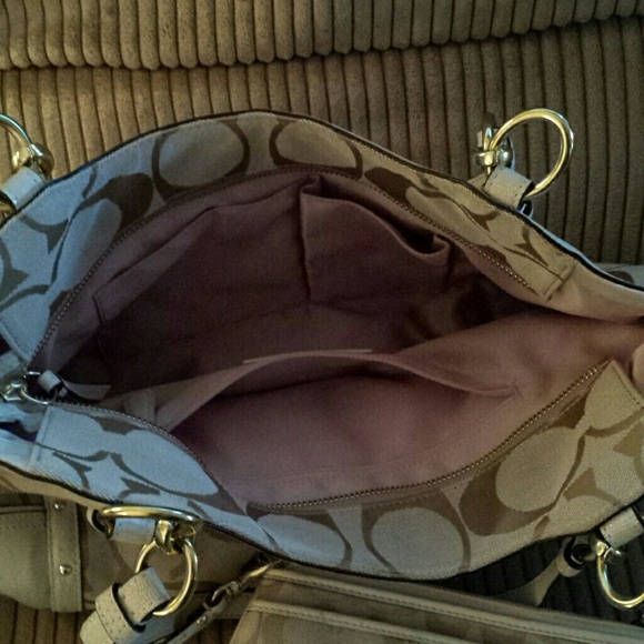 Handbag - Picture 2 of 2
