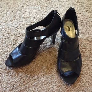 Black 2-3" peep-toe heels