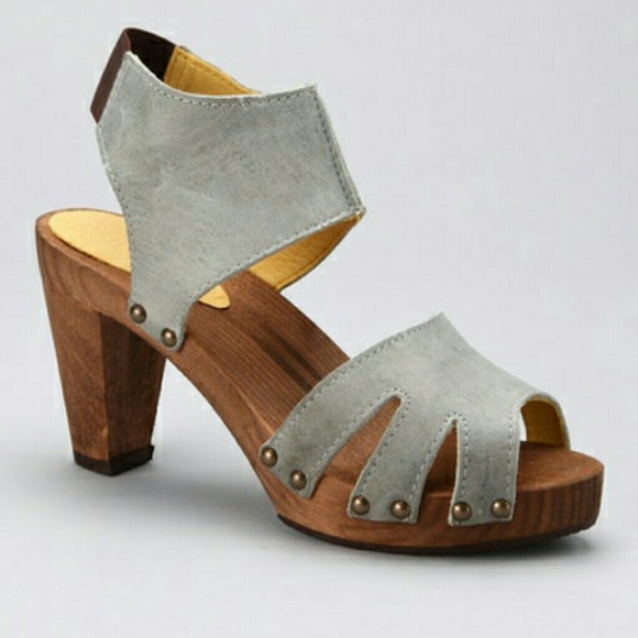 Sanita clogs