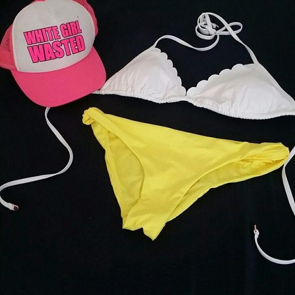 *CUTE Yellow Bikini Bottoms*