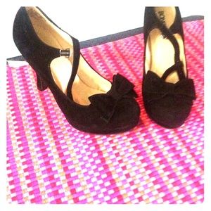 Black velvet heels with black bow detail