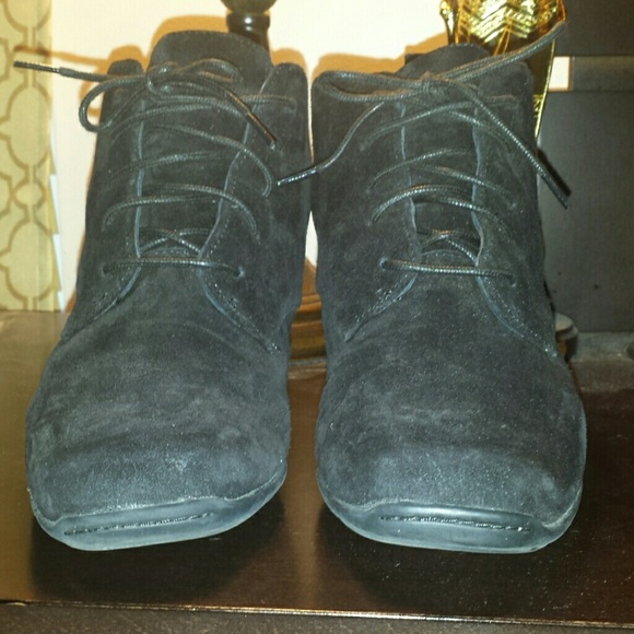 Shoes - Picture 2 of 4