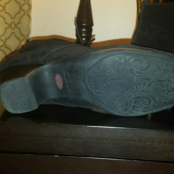 Shoes - Picture 4 of 4