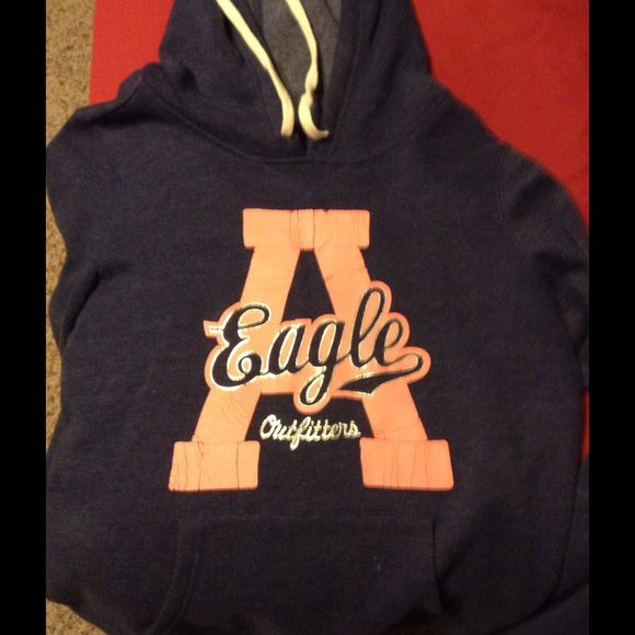 AMERICAN EAGLE HOODED SWEATSHIRT.
