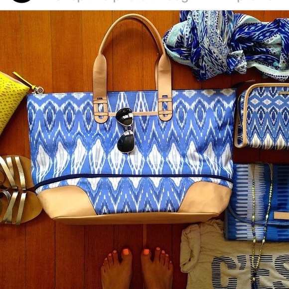 Stella & Dot Indigo Ikat Getaway Bag