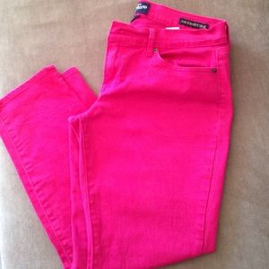 Pink cropped pants