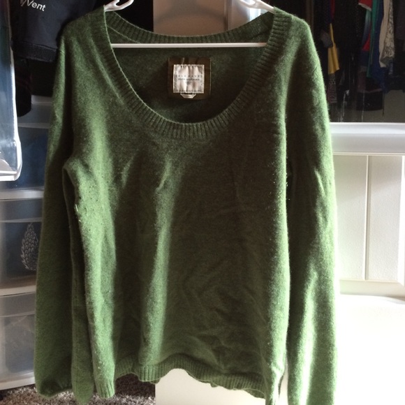 Old Navy bell sleeved cashmere sweater