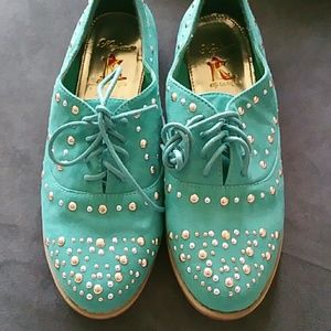 Studded shoes