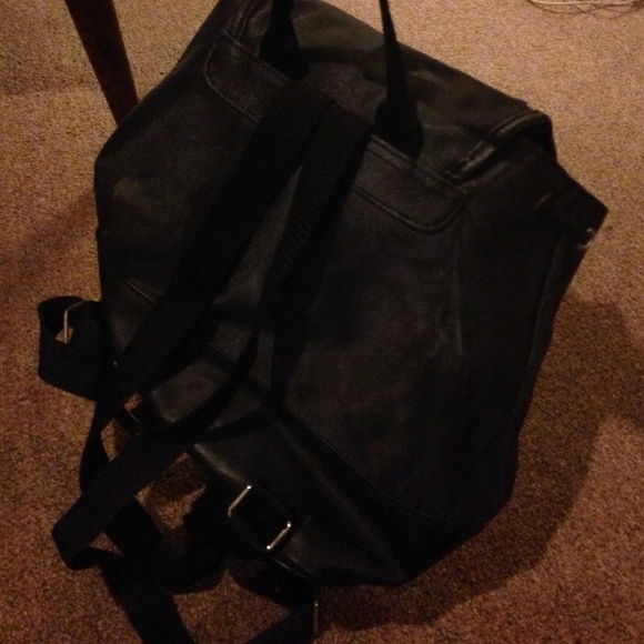 Purse/backpack.  Black.