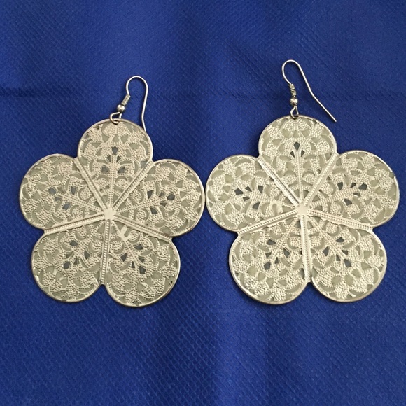 ✨ Dangle Earrings ✨