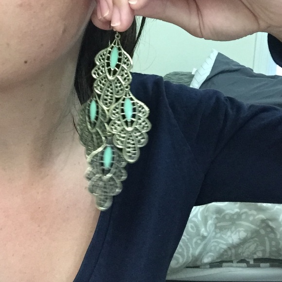 Dramatic earrings - Picture 2 of 3