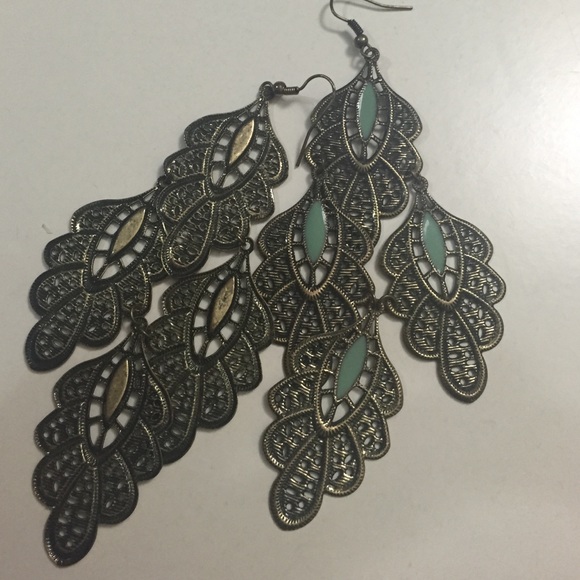 Dramatic earrings - Picture 3 of 3