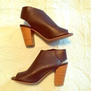 Chinese Laundry Peep Toe Ankle Booties