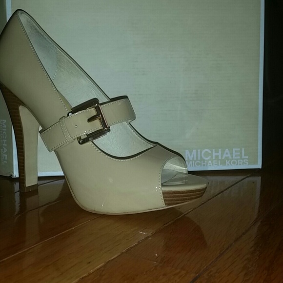MICHAEL KORS BNIB mary jane pump