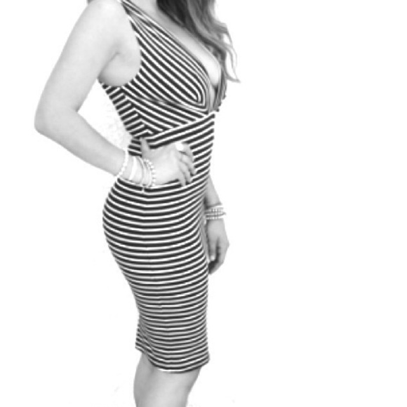 🔥PINSTRIPE BANDAGE DRESS🔥NWT🔥 - Picture 4 of 4
