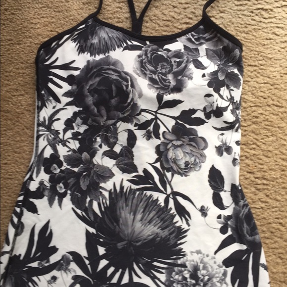 Lulu lemon work out top. Size 6