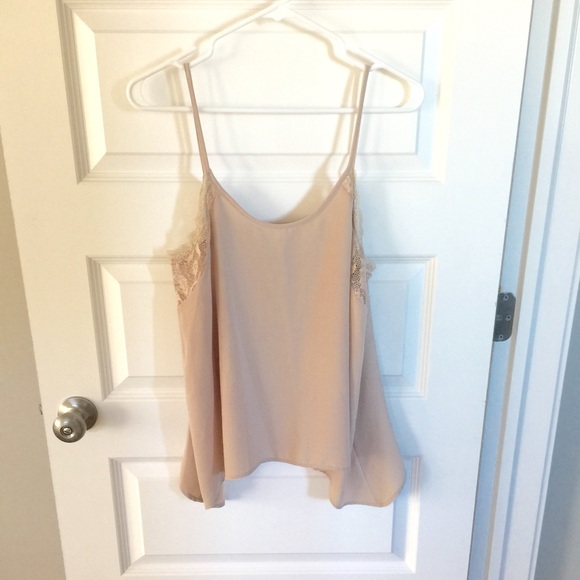 π© SOLD - Soprano | Nude Tulip Back Lace Cami - Picture 2 of 4