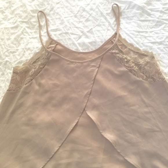 π© SOLD - Soprano | Nude Tulip Back Lace Cami - Picture 3 of 4