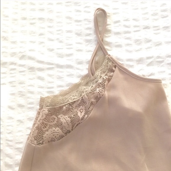 π© SOLD - Soprano | Nude Tulip Back Lace Cami - Picture 4 of 4