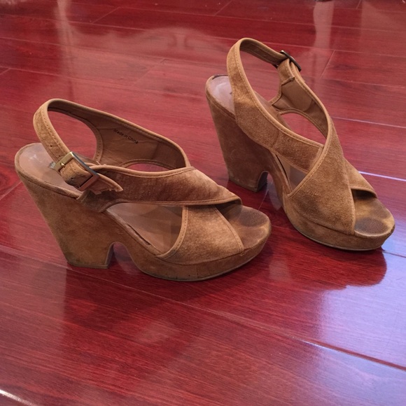 ✨REDUCED✨ Kimchi Blue shade sand color sandals