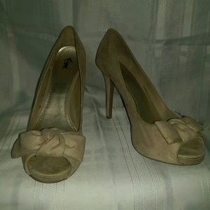Adorable Tan suede peep toe pumps with bow on toe