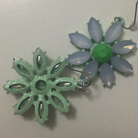 Flower Power Earrings - Picture 2 of 2