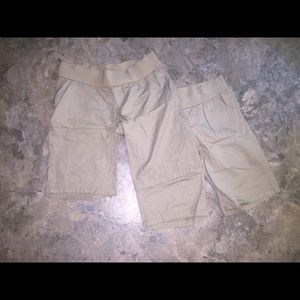 Khaki Bermuda length maternity shorts 🌷
