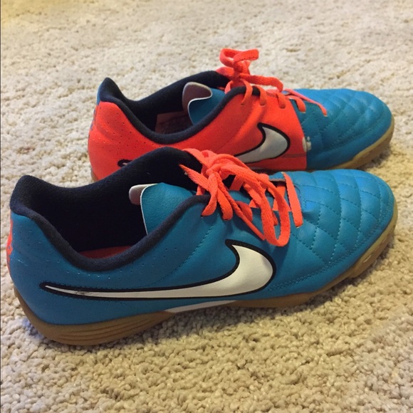 Indoor soccer gym shoes