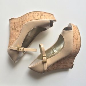 👠GUESS Patent Peep Toe Wedges