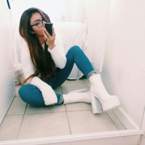 Brandy Melville Sweaters - NWT White Fluffy Jumper Sweater