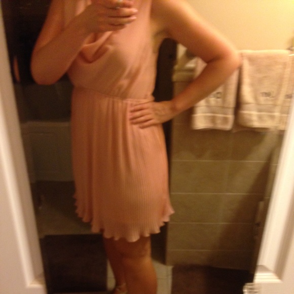 💕HoSt PiCk💕👗👛Gorgeous light pink flowy dress - Picture 1 of 3