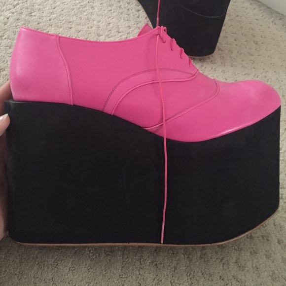 Deandri hot pink flatforms