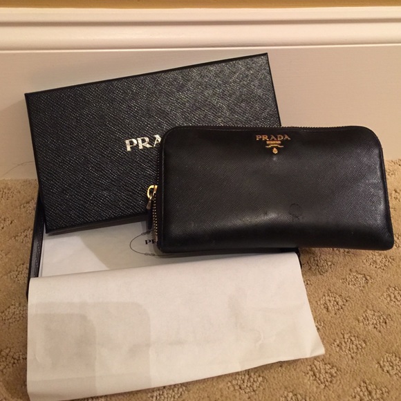 Prada saffiano leather wallet