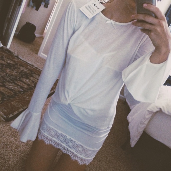 🚫SOLD🚫FL&L bell long sleeve - Picture 3 of 4